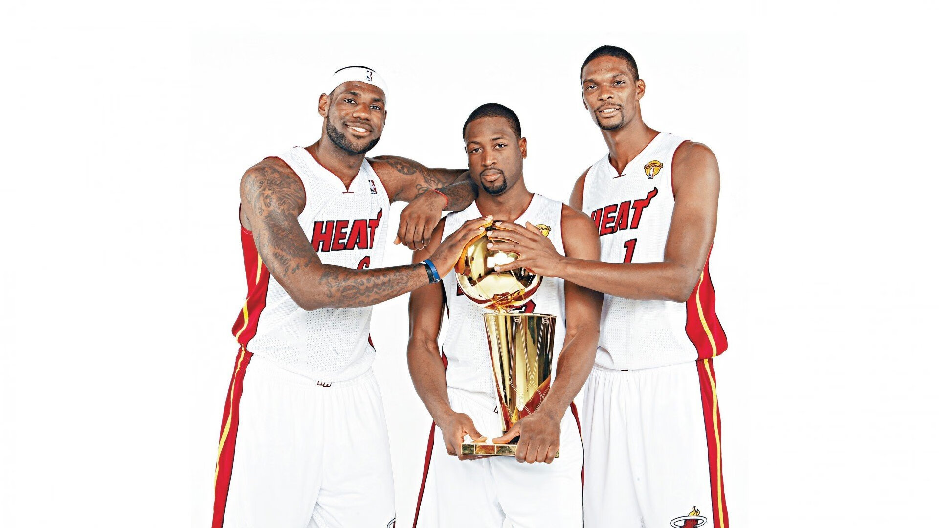离谱！转会期法甲焦点战惊现NBA巨星？菲尼克斯太阳球员完成体检，勒沃库森刷新队史纪录备战德甲